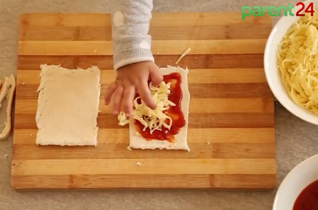 These hacks make pizza so easy, even your little ones can give it a go!