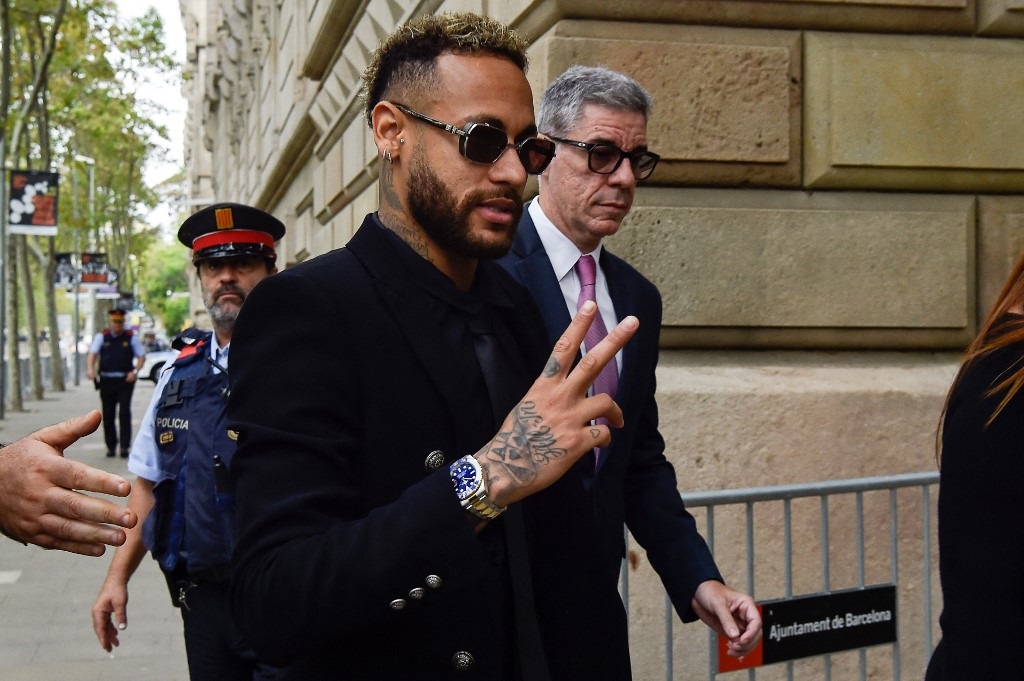 Neymar arrives in court. (Pau Barrena/AFP)