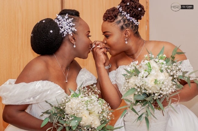 Sisters Tshedza (left) and Mulanga wed their partners in the same ceremony on the same day (PHOTO: Hulysunny Events) 