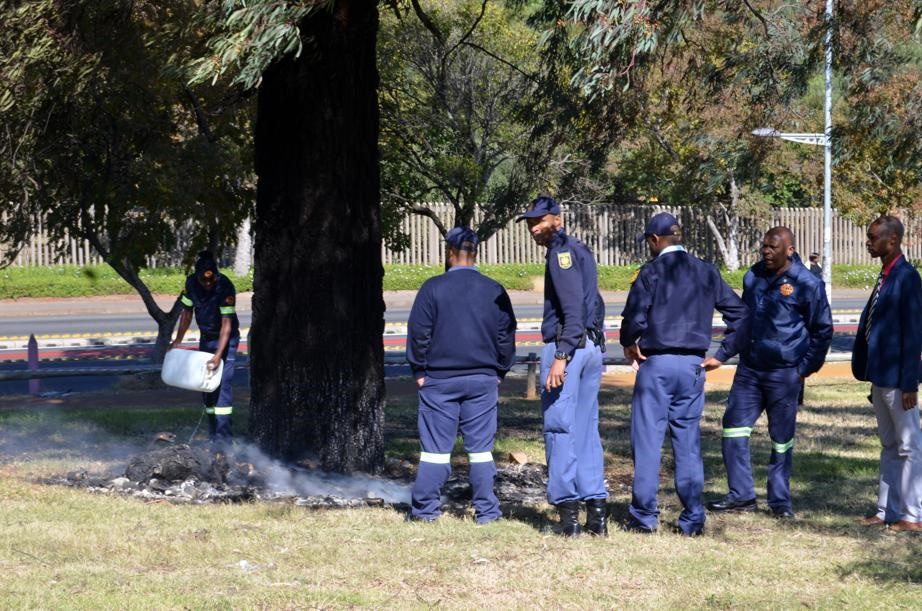 Brixton police took hours to arrive at the scene in Auckland Park, which is only a few minutes’ drive away from the cop shop. Photo by Zamokuhle Mdluli