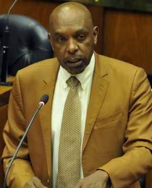 Vincent Smith addresses the National Assembly during a report on the fitness of SABC board to hold office. (Lulama Zenzile, Gallo Images, Beeld, file)