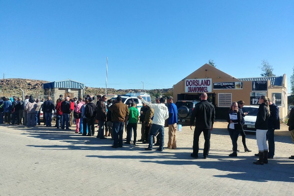 People lining up to attend Constitutional Review Committee's first hearing on land in Concordia, outside Springbok in the Northern Cape. (Jan Gerber, News24)