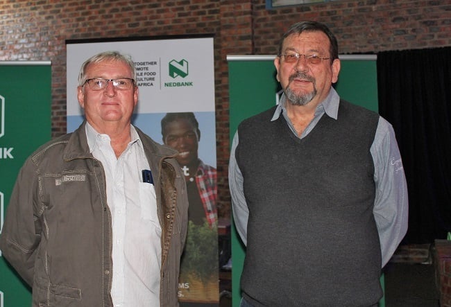 Mnr. Johan van den Berg en prof. Johan Willemse praat op die inligtingsessie vir boere op 23 Maart in Bloemfontein. Foto: Vida Booysen