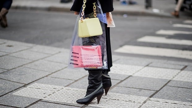 Woman holding shopping bag. 