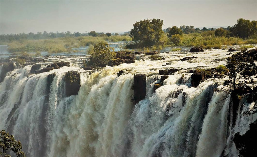 Die Zambiese kant van die Vicoriawaterval.