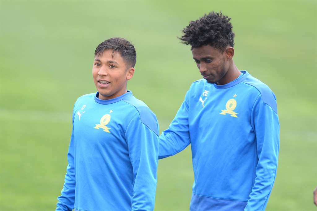 MIDRAND, SOUTH AFRICA - august 31:  Mamelodi Sundowns player Marcelo Allende and Abubeker Nassir during the Mamelodi Sundowns media open day at Chloorkop on August 31, 2022 in Midrand, South Africa. (Photo by Lefty Shivambu/Gallo Images),à£*¾¬ÿÒÜ÷w