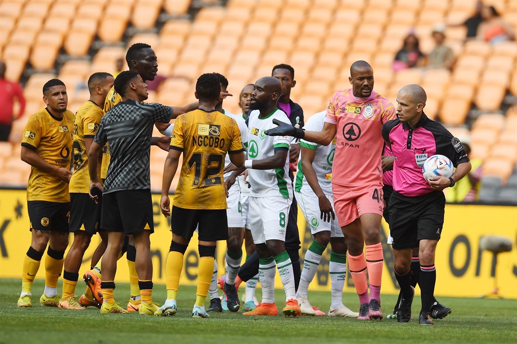 Soccer Laduma on X: Kaizer Chiefs and Orlando Pirates will renew their Cup  rivalry this weekend. Who will take a step closer to ending their trophy  drought? #SLChat #TKO #SowetoDerby ✌🏾☠️  /