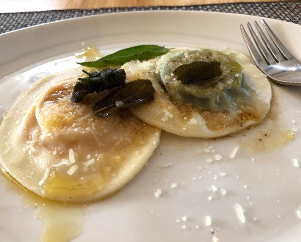 serving of butternut and spinach raviolli