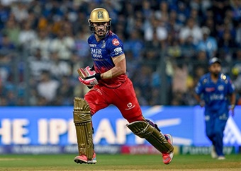 LIVE | IPL: Faf's brilliance sees RCB overcome batting wobble to keep playoff hopes alive
