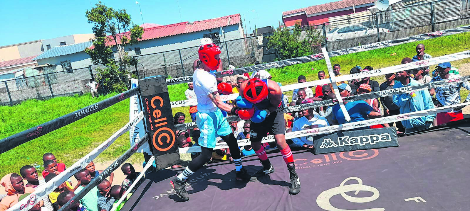 Luyolo Mvula (right) won a fight against Marco de Koker (left) during a boxing match in Philippi, Western Cape, on Saturday.                                                         Photo by Lulekwa Mbadamane