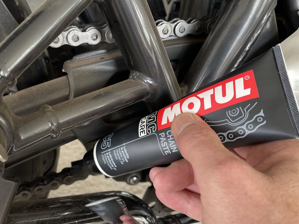Chain paste is an alternative to aerosol lubricant