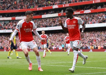 Arsenal thrash Bournemouth to cement top spot