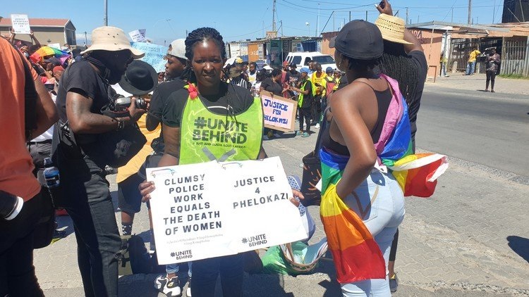 Penundaan baru dalam kasus pembunuhan lesbian karena pengadilan Khayelitsha kehabisan kertas