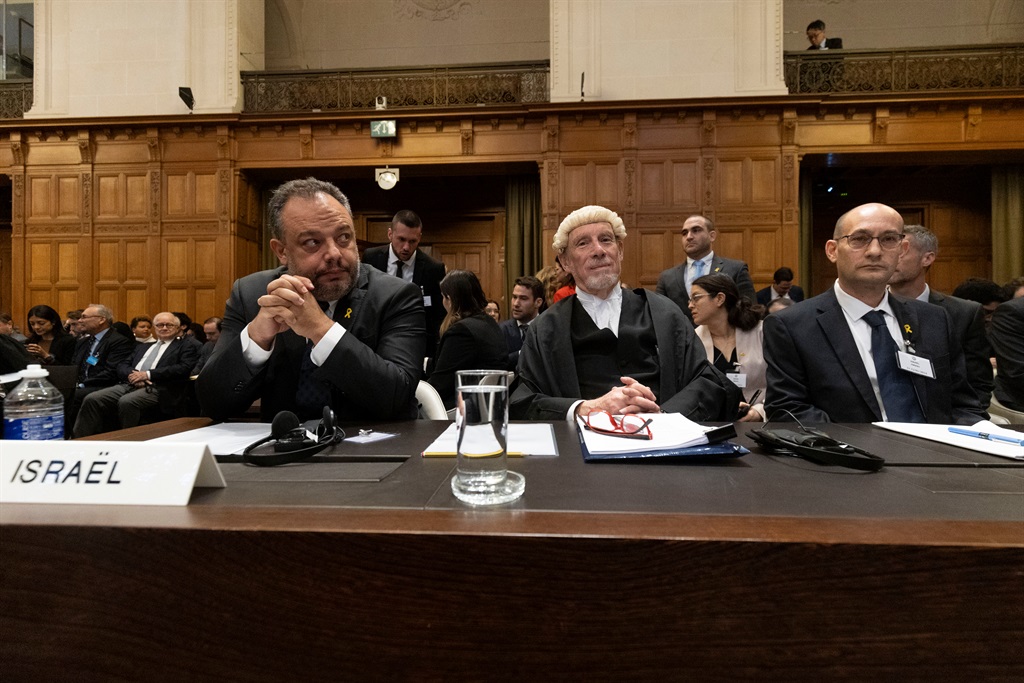 (L-R) Israeli legal counsellor Tal Becker, barrister Malcolm Shaw, and Gilad Noam at the hearings of Israel's point of view as South Africa has requested the International Court of Justice to indicate measures concerning alleged violations of human rights by Israel in the Gaza Strip on 12 January 2024 in Photo: Michel Porro/Getty Images