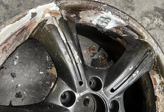 Severe damage on a car's alloy wheel.