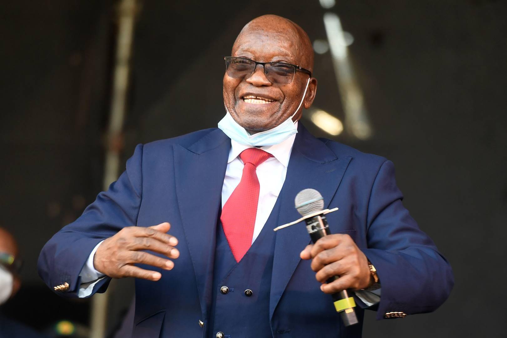 Oudpres. Jacob Zuma in Mei verlede jaar buite die hooggeregshof in Pietermaritzburg. Foto: Deaan Vivier