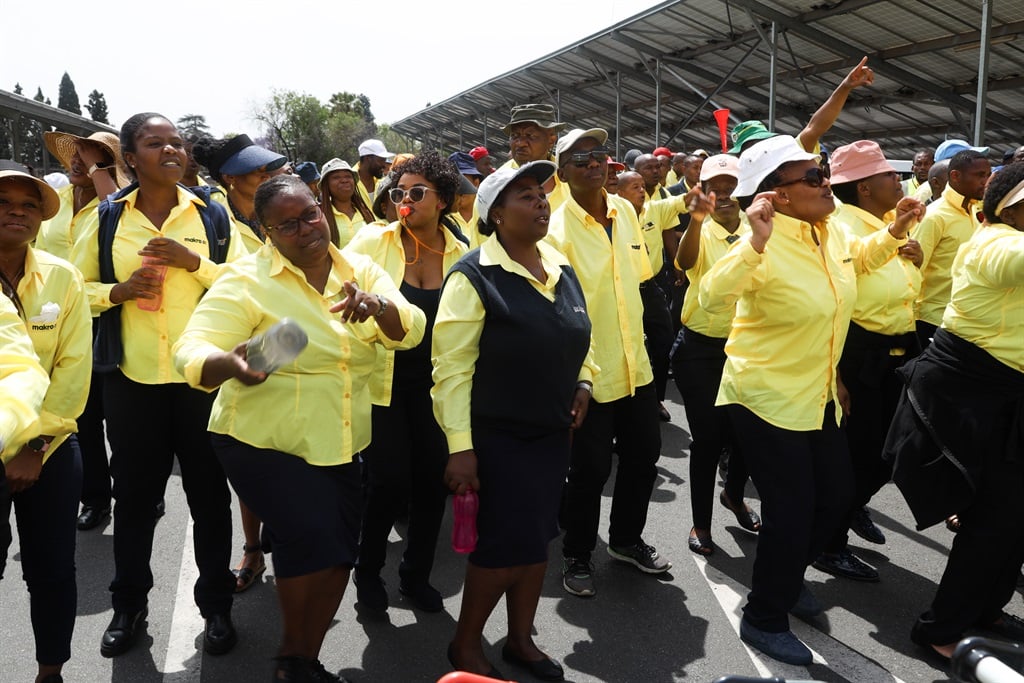 Makro employees picketing at Makro Woodmead on October 26, 2022.