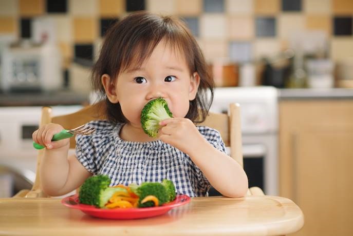 Cake, or broccoli? How to get your toddler to choose broccoli.  