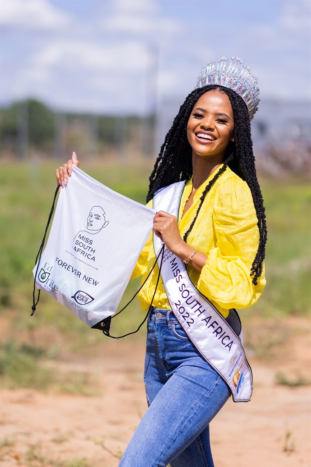 Miss SA Ndavi Nokeri helps pack the bags for the s