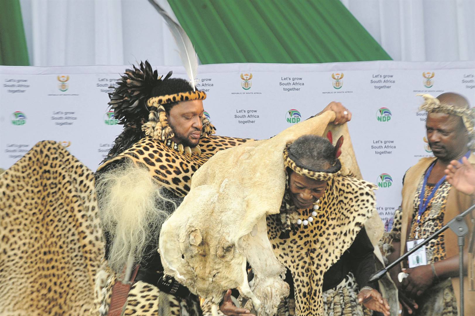 Zulu King Misuzulu Kazwelithini Thanks Buthelezi Daily Sun