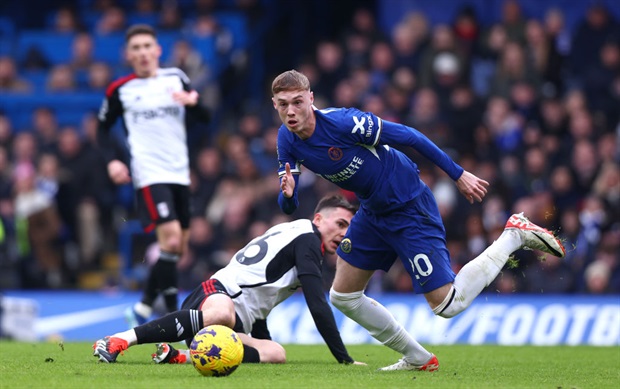<p><strong>Palmer sinks Fulham to lift Chelsea gloom</strong></p><p>Cole Palmer fired Chelsea to a 1-0 win against west London rivals Fulham on Saturday as the inconsistent Blues bounced back from their League Cup embarrassment at Middlesbrough.</p><p>Palmer converted a penalty late in the first half at Stamford Bridge to erase the bitter taste from Chelsea's shock 1-0 loss against second-tier Middlesbrough in the semi-final first leg on Tuesday.</p><p>That League Cup calamity was just the latest disappointment in a troubled season for Mauricio Pochettino's side.</p><p>Chelsea were hardly much more dynamic against Fulham, but Pochettino will take heart from the way they ground out a third successive Premier League victory.</p><p>After a 10-day winter break, the Blues will have a chance to overturn the League Cup deficit when they return to action against Middlesbrough in the second leg on 23 January.</p><p>Chelsea are still a work in progress in Pochettino's first season, with his decision to go with a largely youthful team inevitably producing highs and lows.</p><p>In the circumstances, Fulham were the ideal opponents for Chelsea to lift the gloom, given they are without a win at the Bridge since 1979.</p><p>The clubs are separated by just two miles in west London, but they have traditionally been light years apart in terms of success on the pitch.</p><p>Chelsea's recent struggles had allowed Fulham to dream of a rare victory on enemy turf, and there was audible frustration among Blues fans as soon as passes started to go astray from their spluttering team.</p><p>That angst transmitted to the pitch as Chelsea laboured to establish any rhythm, with Conor Gallagher's wayward strike from distance epitomising their struggles.</p><p><strong>Palmer keeps cool</strong> </p><p>Nicolas Jackson's absence on Senegal duty at the Africa Cup of Nations and Christopher Nkunku's latest injury have diminished Pochettino's attacking options.</p><p>Armando Broja was deputising for Jackson, but he wasted a good chance when he headed wide from Enzo Fernandez's cross.</p><p>Looking to capitalise on Chelsea's woes, Fulham launched an incisive break that ended with Harry Wilson's close-range effort forcing a good save from Djordje Petrovic.</p><p>When another Chelsea attack petered out, Fulham fans mocked the hosts' expensively assembled side with chants of "what a waste of money".</p><p>Despite their lethargic display, Chelsea rallied to take the lead in first-half stoppage time.Issa Diop conceded a penalty with a rash challenge on Raheem Sterling, and Palmer stepped up to smash the spot-kick past Bernd Leno.</p><p>It was the 21-year-old's nerveless fifth successful penalty for Chelsea, which showed why team-mates have nicknamed him 'Cold Palmer'.</p><p>With nine goals since signing from Manchester City in September, Palmer has been one of the few bright spots in Chelsea's troubled campaign.Driving forward with intent, Palmer curled just wide early in the second half.</p><p>Chelsea lost their way again as the half wore on, and Fulham striker Raul Jimenez headed over before testing Petrovic with a dangerous low strike.</p><p>Gallagher hit the woodwork with a clever effort using the outside of his foot, but Fulham finished strongly and only some last-ditch defending stopped the Blues suffering fresh indignity.</p><p>With Chelsea just about holding on, there was good news in the closing minutes when England left-back Ben Chilwell made his return from four months out with a hamstring injury.&nbsp;</p><p><em><strong>- AFP</strong></em></p>