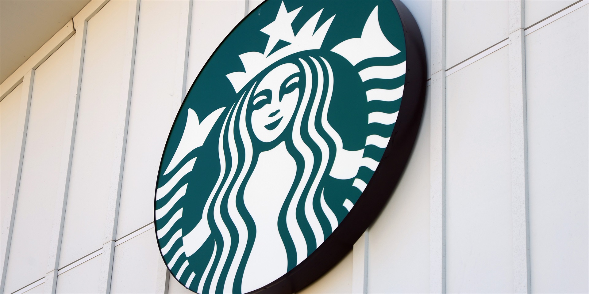 Businessinsider.co.za | A black woman claims a US Starbucks barista wrote 'Monkey' on her drink