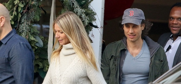 Actress Gwyneth Paltrow (45) and with TV writer, director and producer Brad Falchuk (47). (PHOTO: Getty Images)