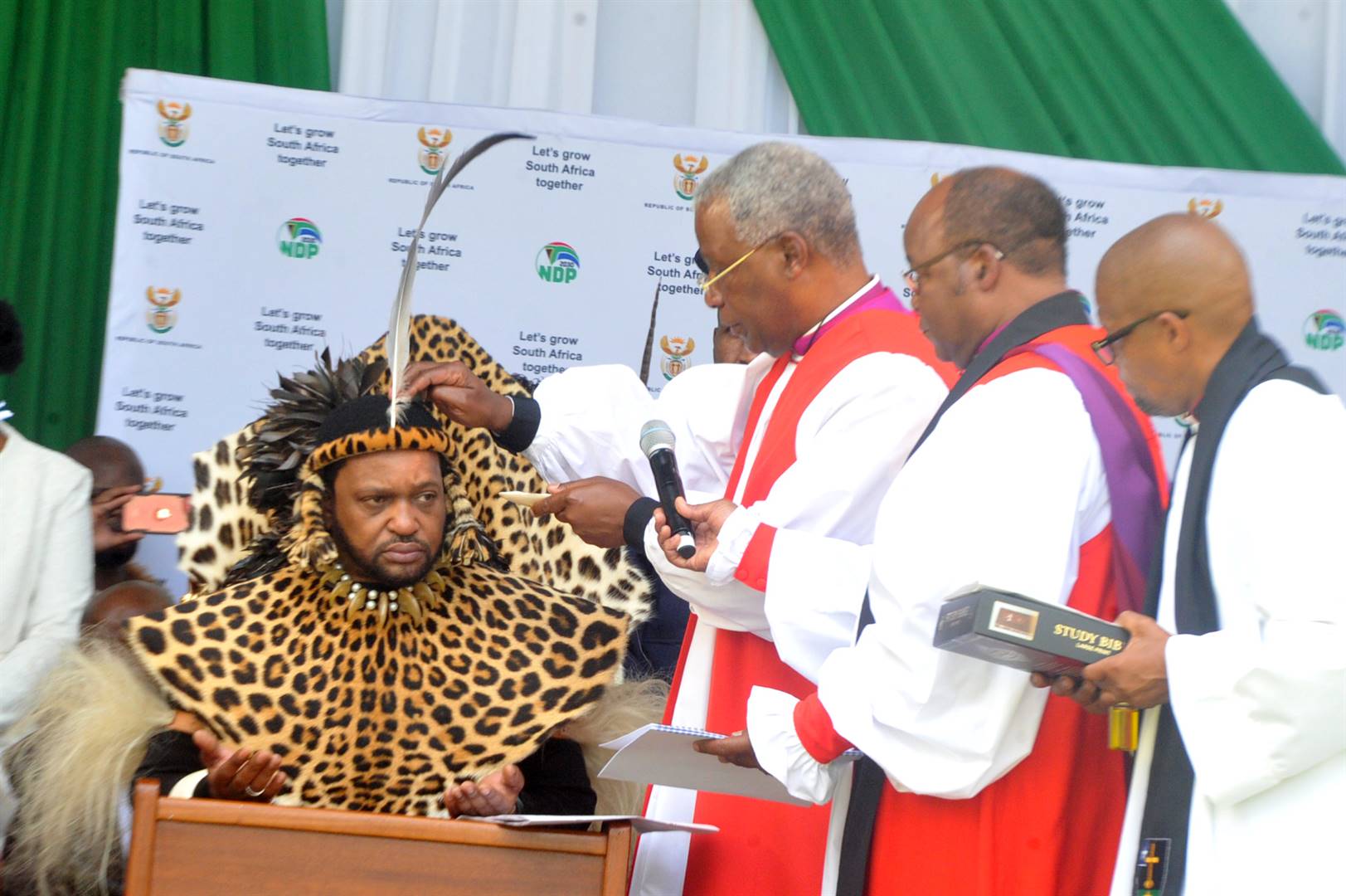 Archbishop Thabo Makgoba anoints King Misuzulu with oil during the handing over of his certificate at Moses Mabhida Stadium, KZN, at the weekend. Photo by Jabulani Langa