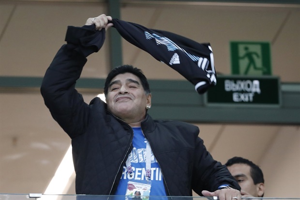 Diego Maradona is absolutely loving it at the Nizhny Novgorod Stadium.<br />