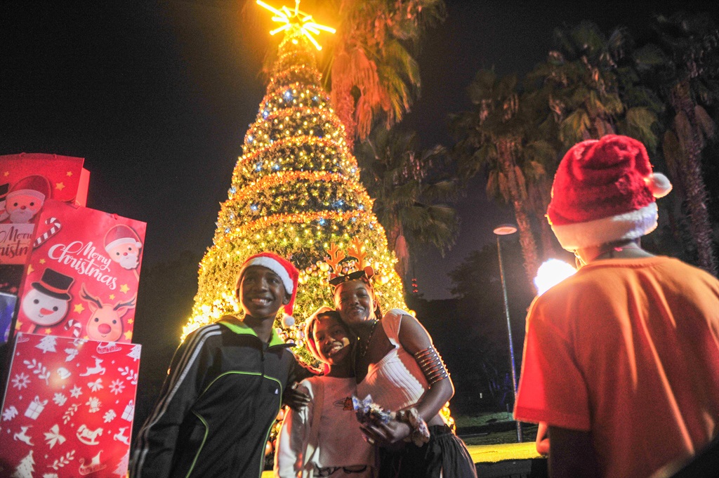 Guests at the Sun City Resort enjoy the festive lights. Photo: Rosetta Msimango/City Press