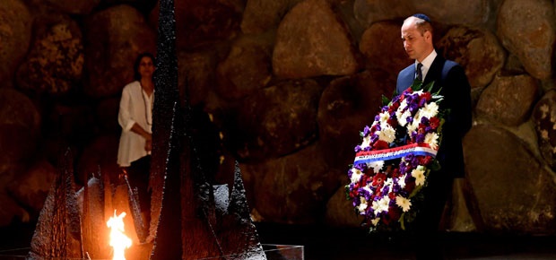 The Duke of Cambridge lays a wreath at the Yad Vashem Holocaust Memorial and Museum in Jerusalem. (Photo: Getty Images)