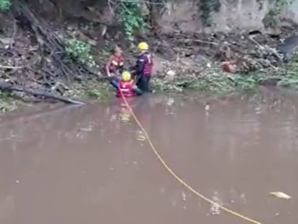 Search operations for missing people who were swept away while attending a church ritual in the Jukskei River have been called off due to heavy rains.