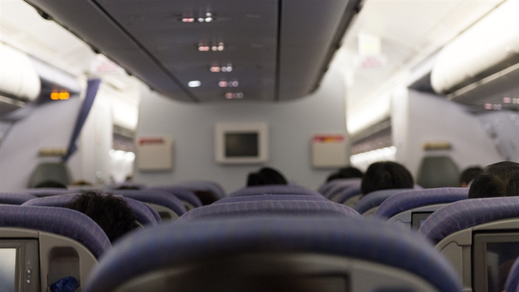 US airliner turns back in mid-flight due to passenger defying mask rule - News24