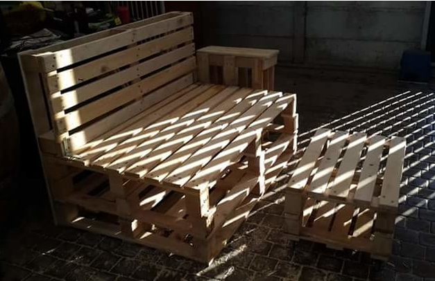 Shayl Voss upcycling pallet furniture