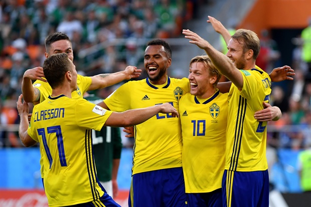 <p><strong>66' Sweden 1-0 Switzerland</strong></p><p>Forsberg gives the Swedes the lead with a deflected shot!</p>