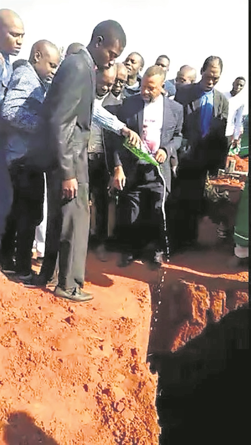 Mourners express their love for the Skhothane King at Olifantsvlei Cemetery.