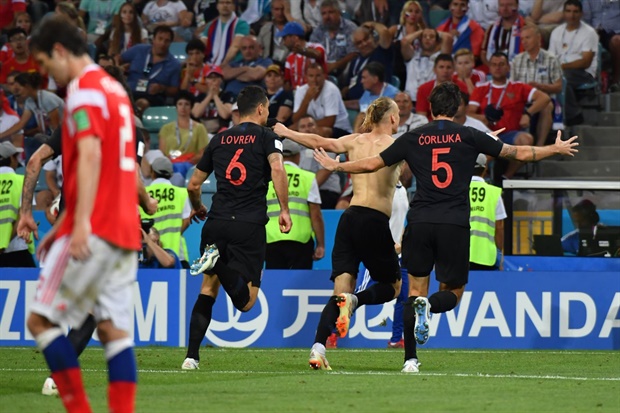<p><strong>HALF-TIME Russia 1-2 Croatia</strong></p><p>Half-time in the first period of extra-time with defender Vida getting an all important goal.</p><p>Before ripping off his shirt!!</p>