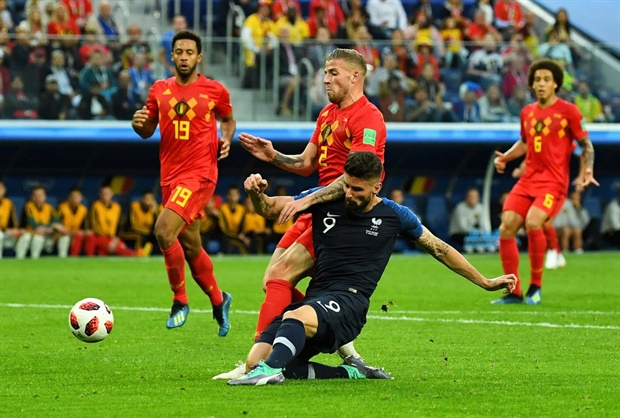 <p>42' <strong>France 0-0 Belgium</strong></p><p>The quality of the game is very high. No wonder both teams have made it 
to the final four. The players seem to have risen their level even 
higher than during the quarter-finals. We haven't seen a lot of 
free-kicks or breaks in play, while the technical attributes and 
precision passing has been superb too.</p>