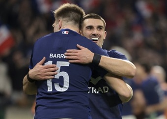 Six Nations: Last-gasp Ramos effort takes France past England