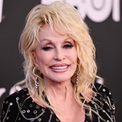 Jeff Bezos gives R1,7 billion to country music legend Dolly Parton to use for charity