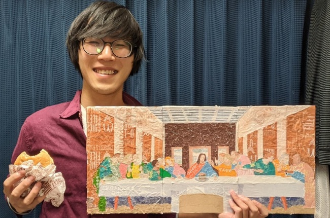 Japanese artist Takaya proudly shows off his recreation of The Last Supper, made entirely with McDonald's wrappers.(PHOTO: Twitter/ @@tky888tky) 