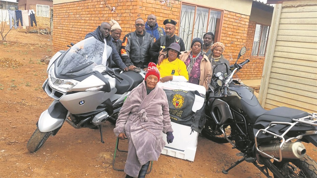 Gogo Nkukuthane Mazibuko is grateful to the Tigers MCC bikers and Daily Sun for the brand new washing-machine she received for her birthday.