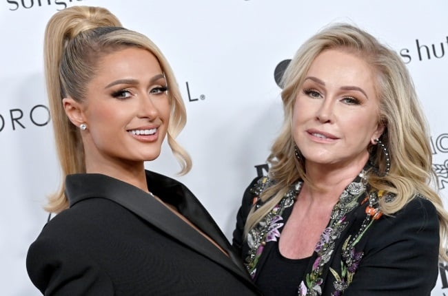 Paris Hilton and her mom, Kathy, attended The Daily Front Row's 6th Annual Fashion Los Angeles Awards together in California. (PHOTO: Getty Images/Gallo Images) 