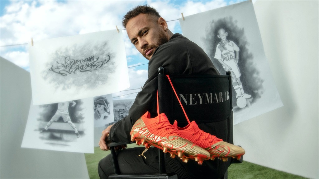 Neymar with the new FUTURE NJR Dream Chaser boots.