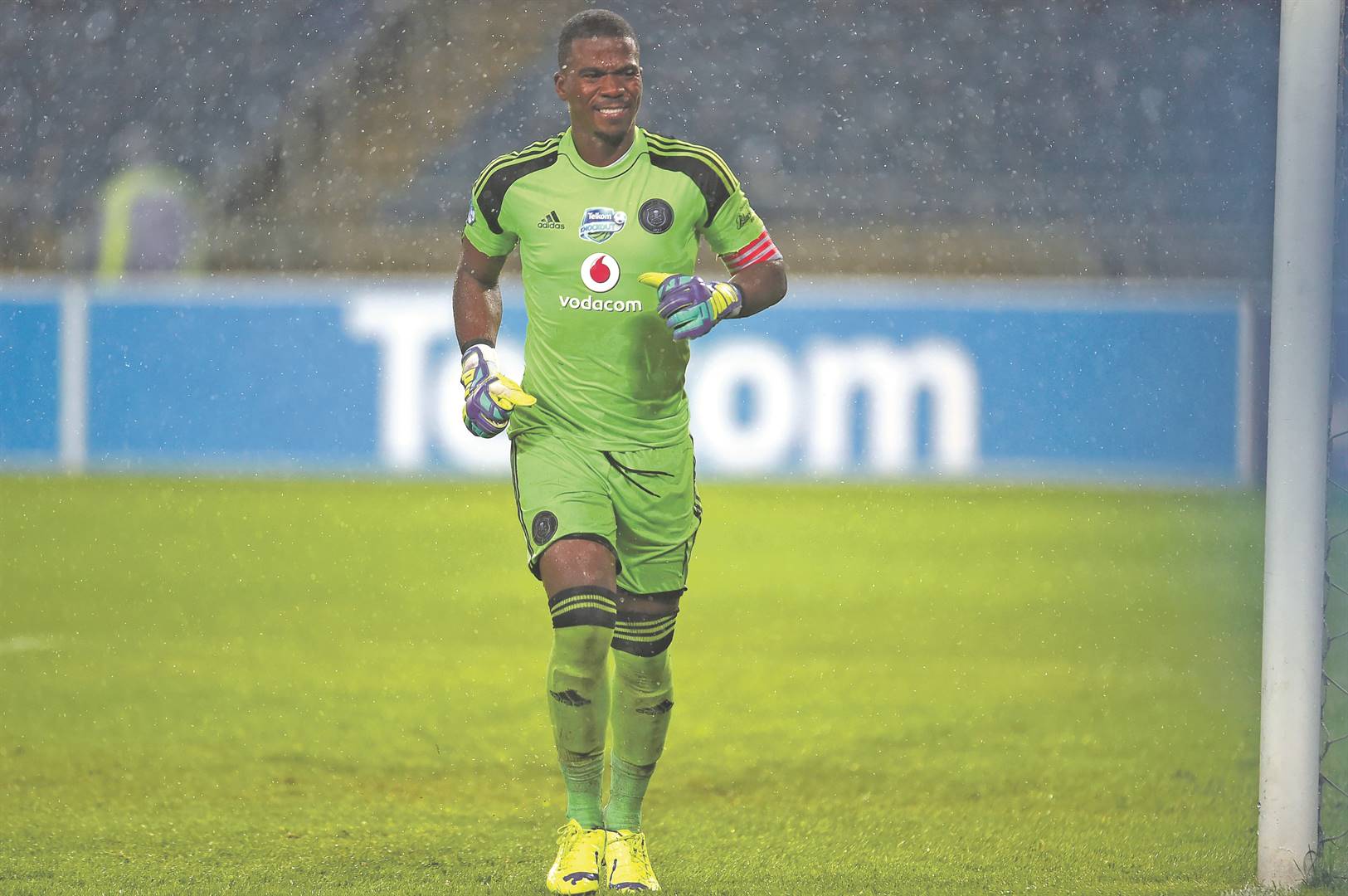 Senzo Meyiwa playing what turned out to be one of his last matches in rainy weather during the Telkom Knock Out match.    Photo by      Trevor Kunene