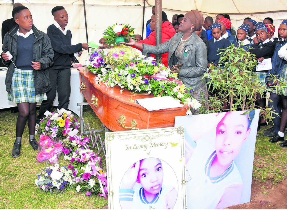 EMOTIONS RUN HIGH AT LIZZY'S FUNERAL! | Daily Sun