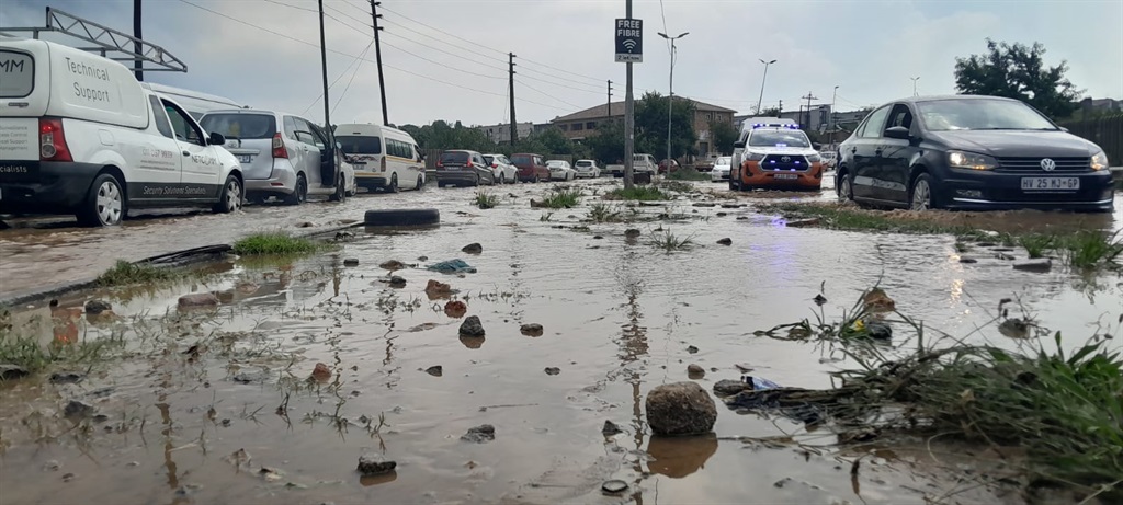 South Africa Drive in Cosmo City flooded. Photo by Zandile Khumalo