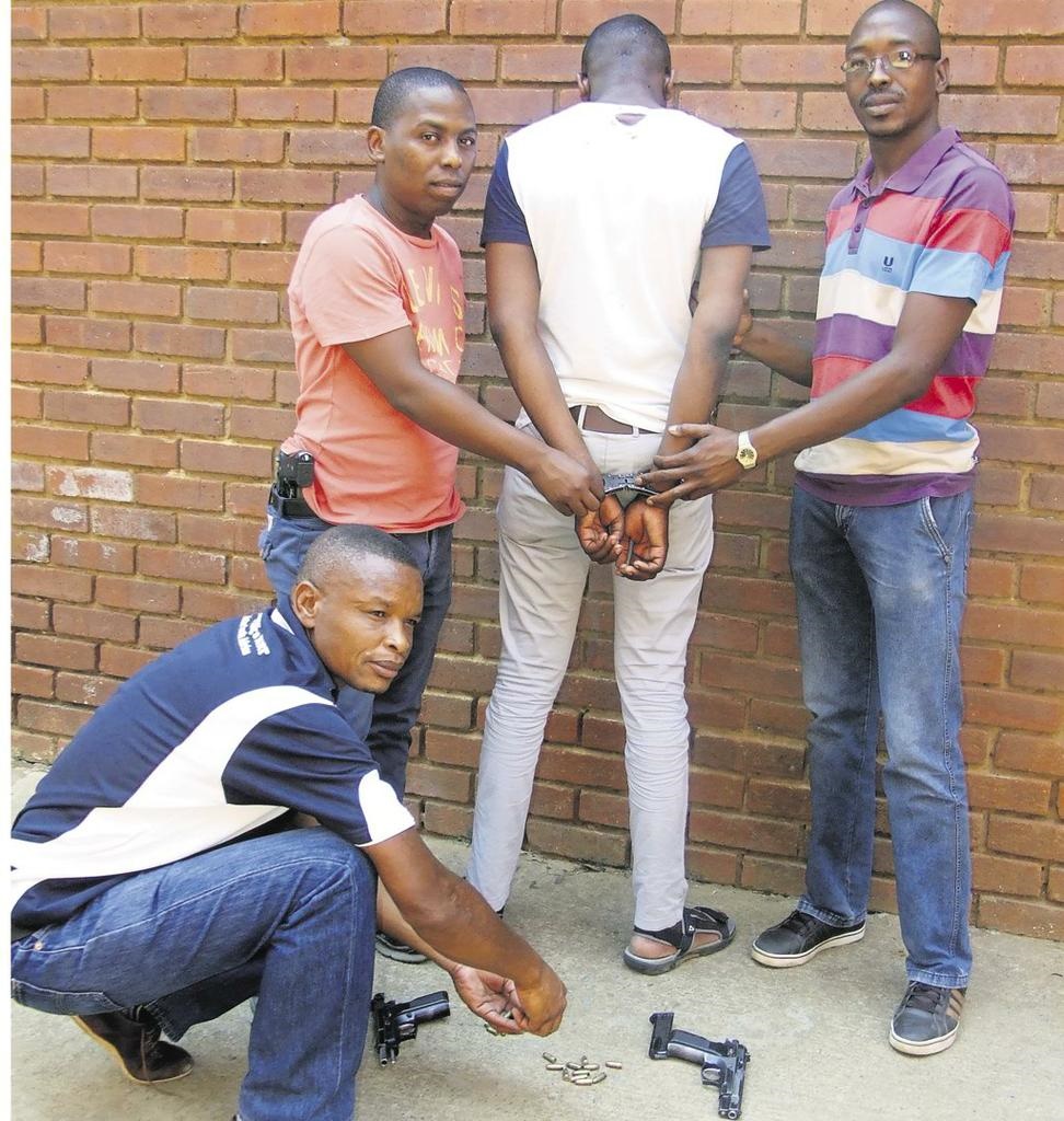 Super Cops Too Fast For Robber Daily Sun