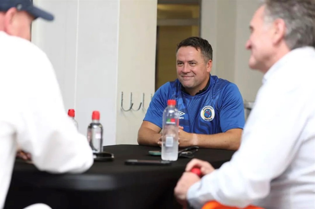 Michael Owen visits SuperSport United players, coa