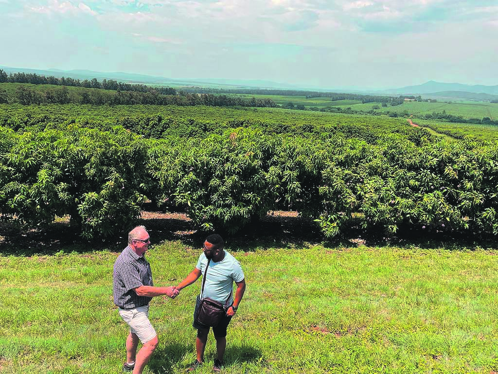 Tomahawk Farming Operations managing director James Chance and Matsamo CPA oversight committee member Mbuso Thumbathi. Photo: Sizwe sama yende